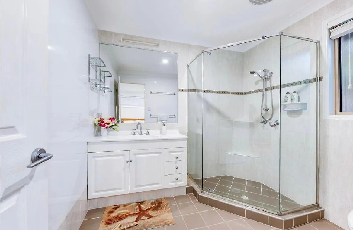 1 Bedroom Apartment - Back Of Private Residence With Private Access Kawana Waters