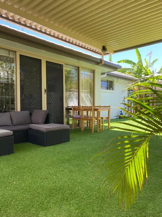 1 Bedroom Apartment - Back Of Private Residence With Private Access Kawana Waters Αυστραλία